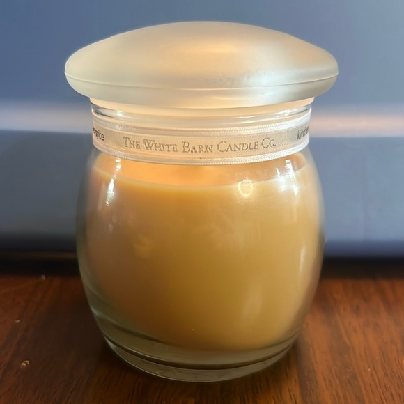 White Barn‎ Candle Company-Kitchen Spice Scent 7.5 oz - Picture 1 of 3